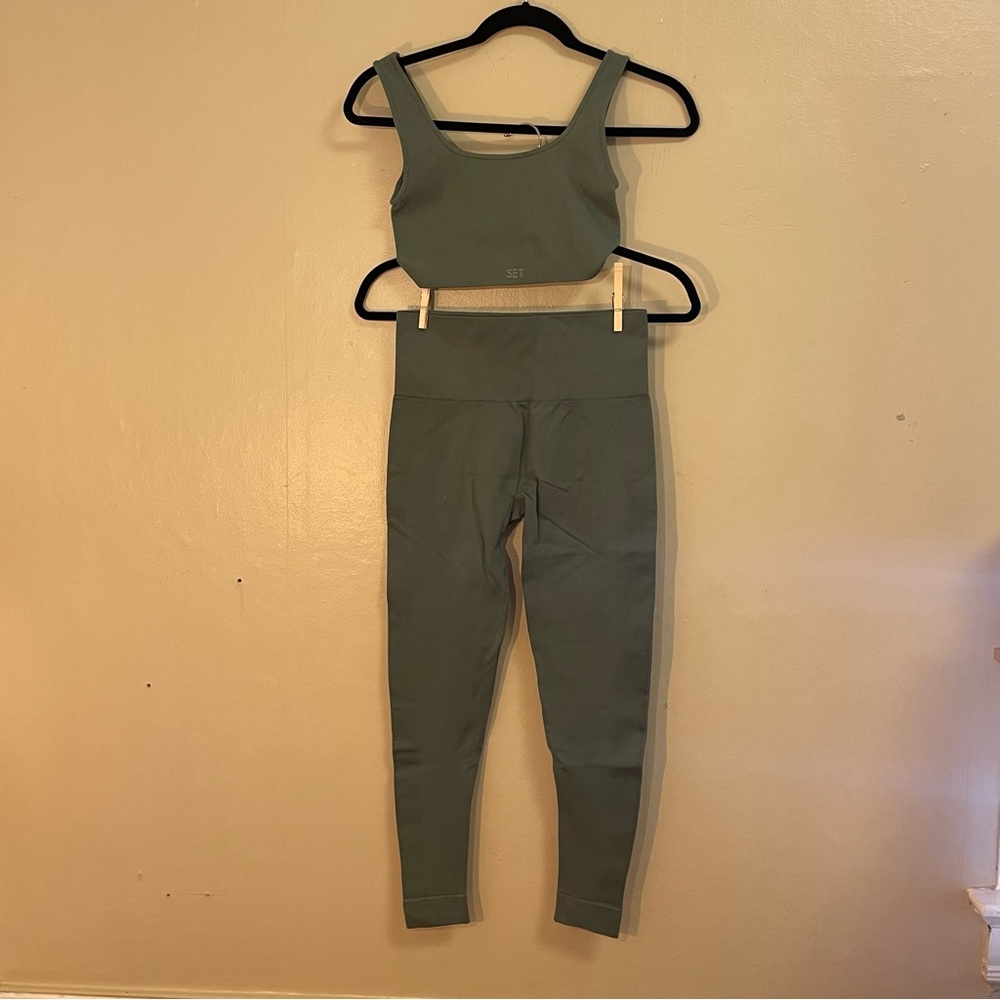 SET ACTIVE Green Workout Set in Medium